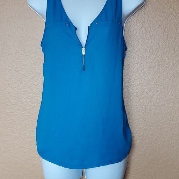blue women's shirt with zipper and two faux pockets - Picture 1 of 3